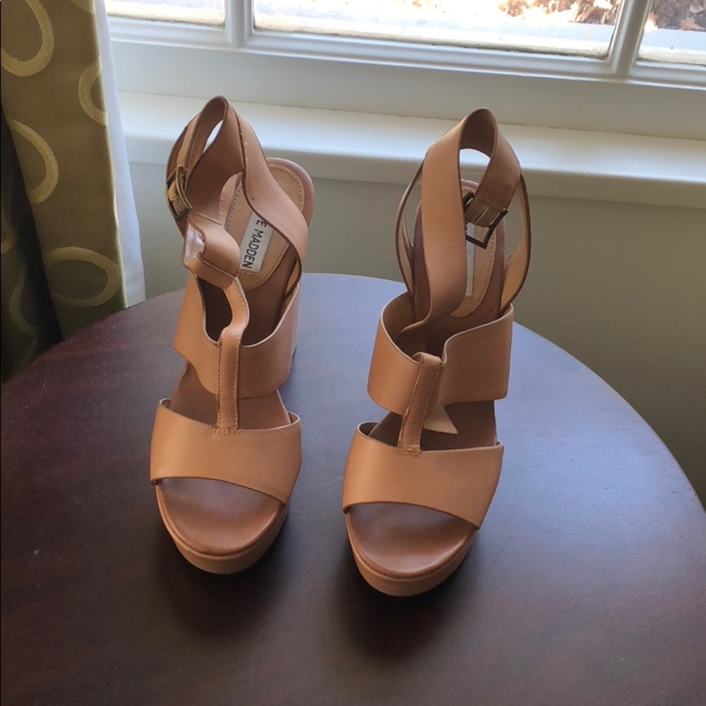 Steve Madden nude wedges